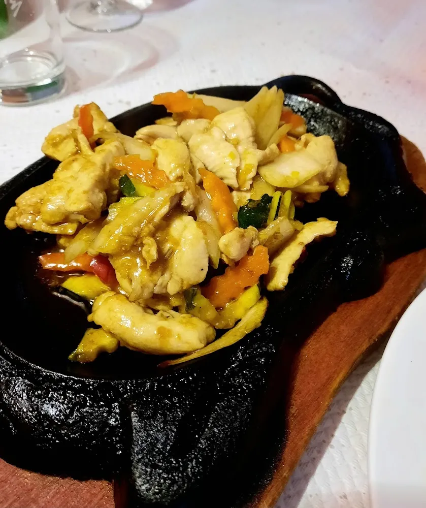 Poulet À la Citronnelle Aux Légumes Cuisson À la Planche